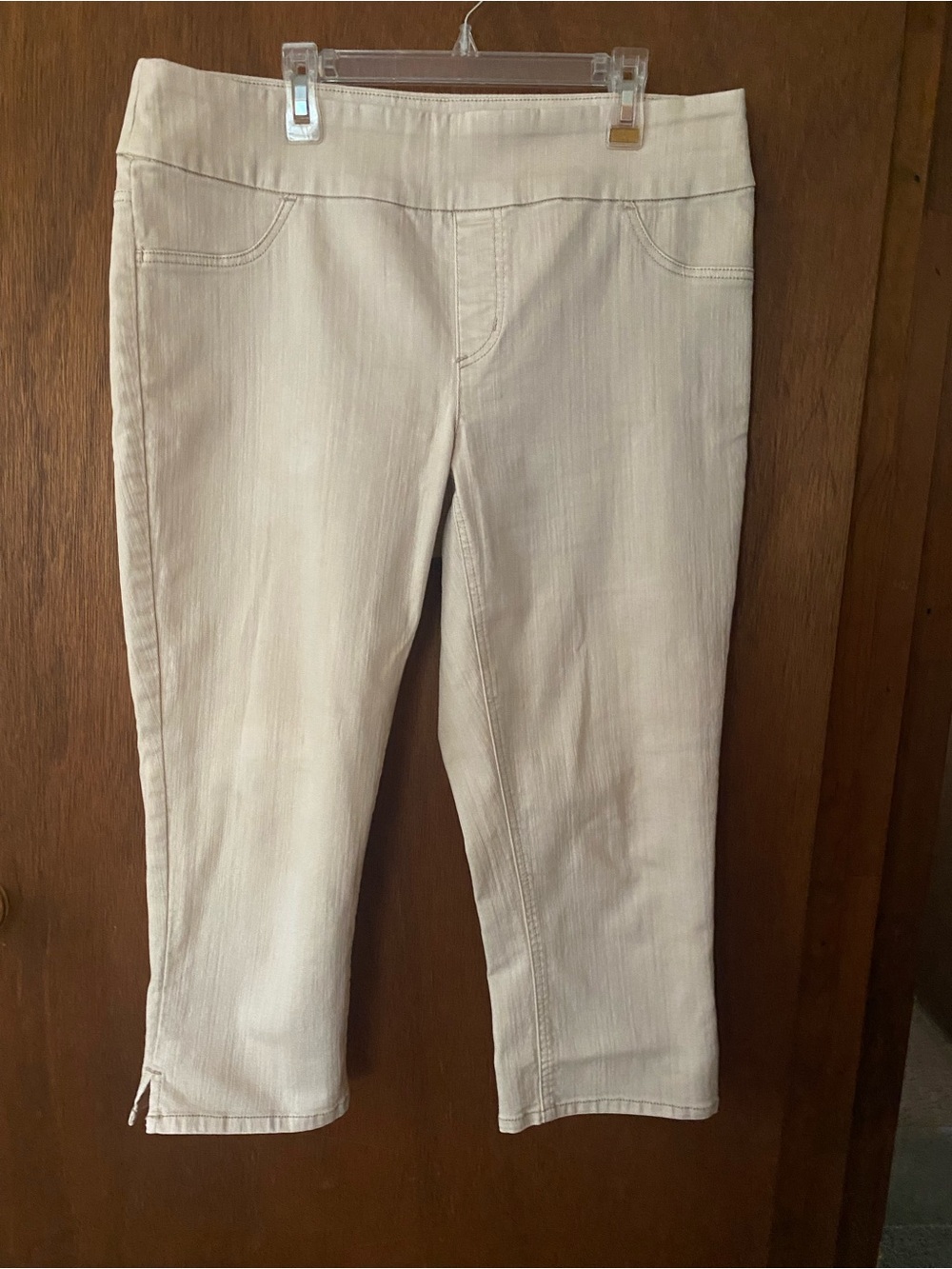 Chico's Neutral Beige Capri Pant